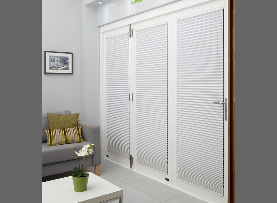 Finesse white 2.1m (approx 7ft) Internal Bifold Door Blinds main product photo