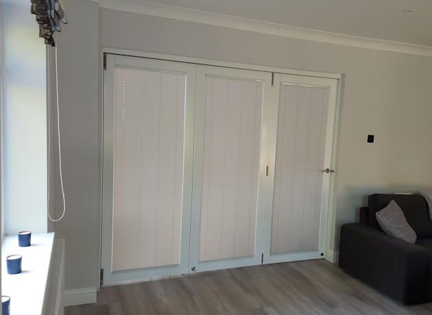Closed White Finesse 2.4m - No Track - Blinds Down
