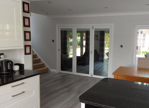 Closed White Finesse 2.4m - No Track 