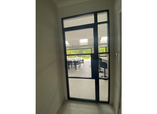 1.2M Aluspace single door with sidelight and fanlight - Closed