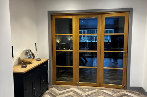 Edge folding internal bifold doors