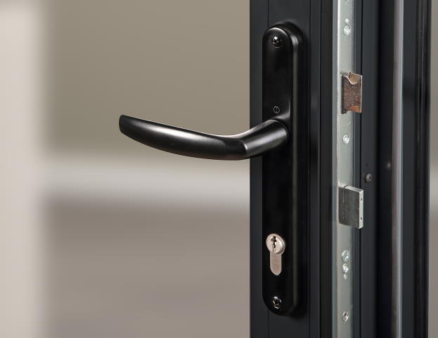 Multi point locking system