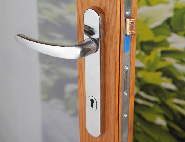 Multi point locking system