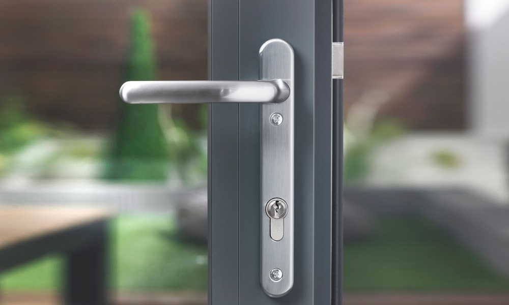 Bifold door lock handle