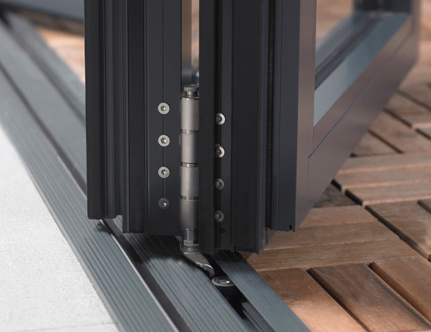Hinge on the supreme range