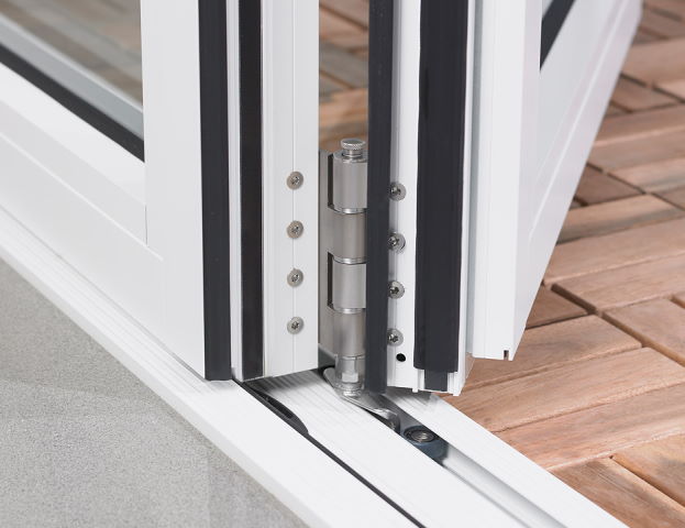 Hinge on the supreme range