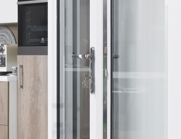 Multi point locking system