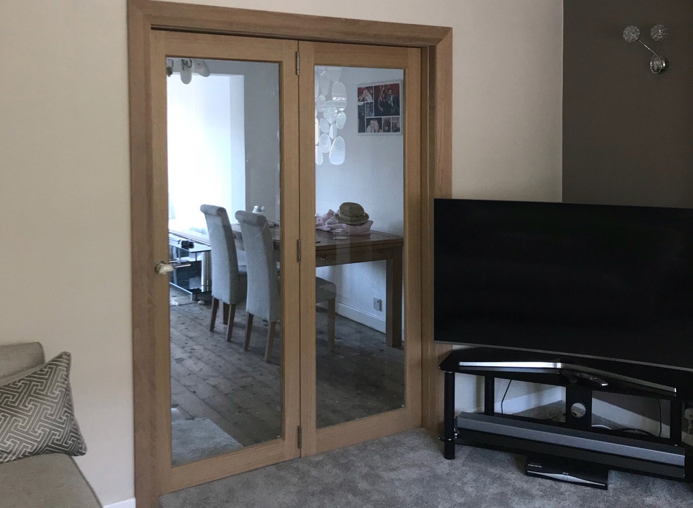 Closed Inspire internal bifold doors into the dining room