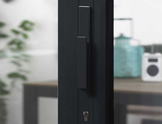 Multi point locking system