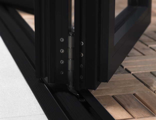 Hinge on the supreme range